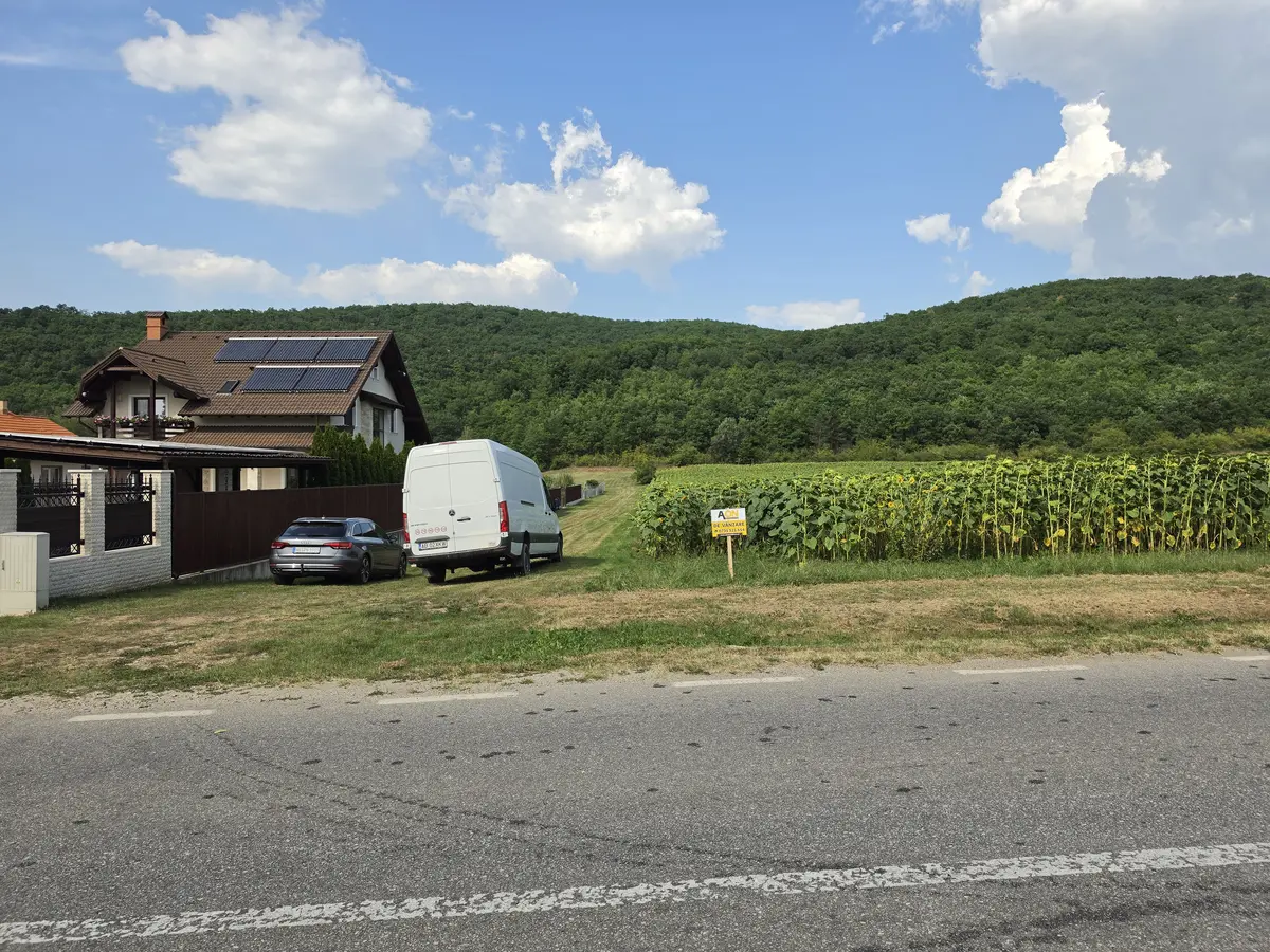 Teren intravilan, 2800 mp, la asfalt, cu utilități, Hăpria, comuna Ciugud, fotografia 3