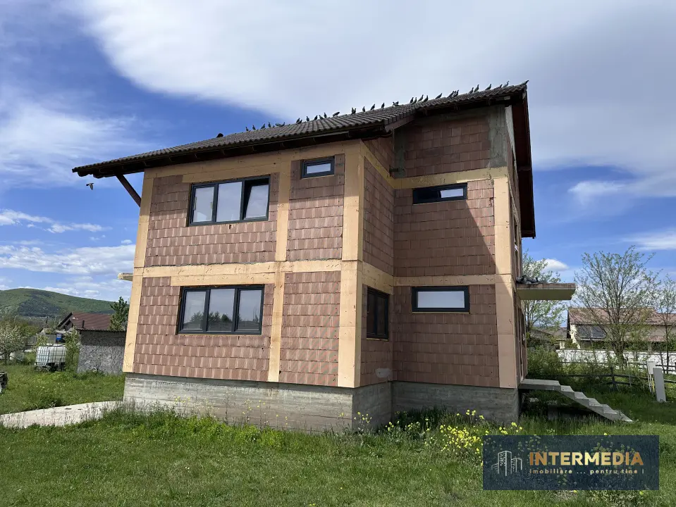 Casă cu 5 camere în Alba Iulia, zona Micești, teren 1500 mp, semifinisată, fotografia 2