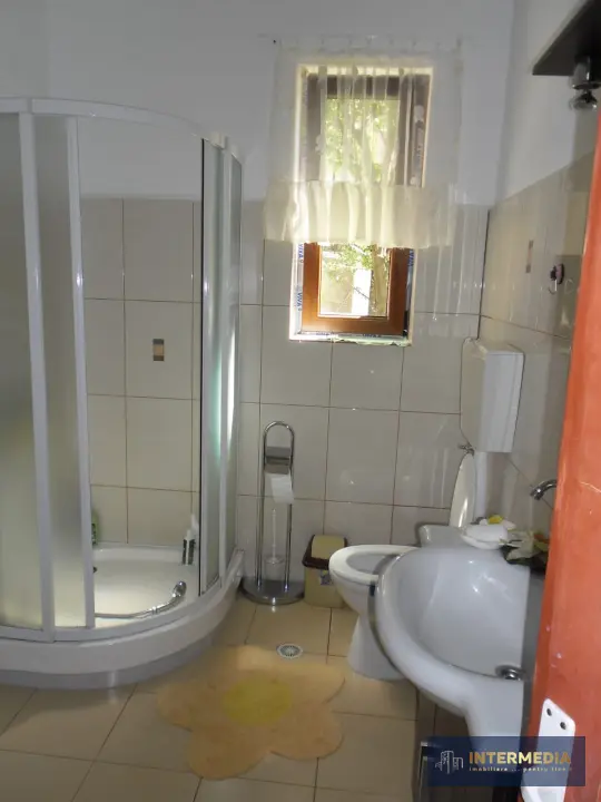 Casă în roșu D+P+2, ultracentral, 1000 mp utili, teren 540 mp, utilități, gard, fotografia 5
