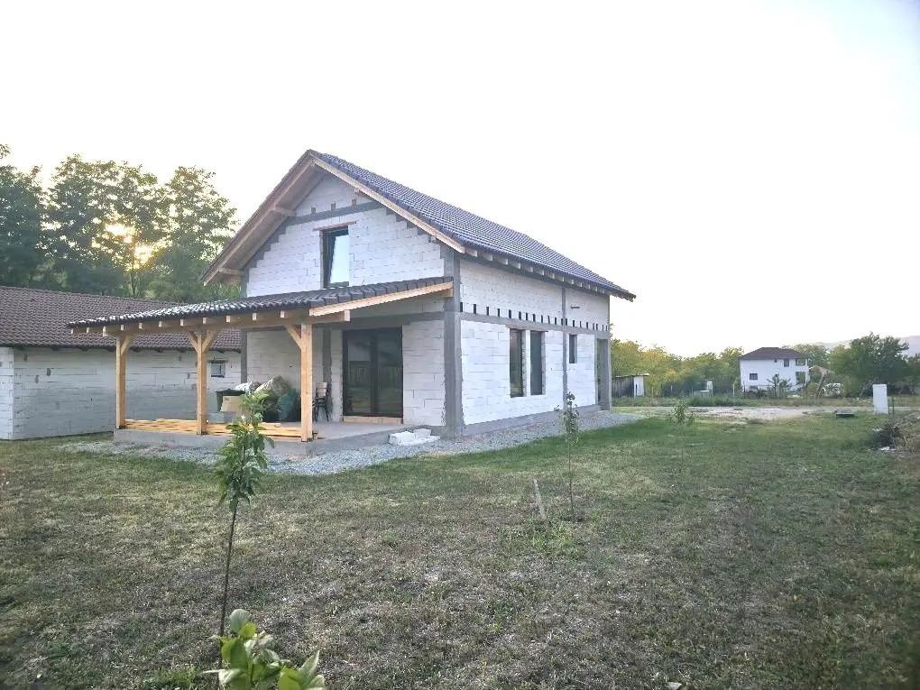 Casă individuală la roșu, P+M, 164 mp, teren 550 mp, Teleac, fotografia 1