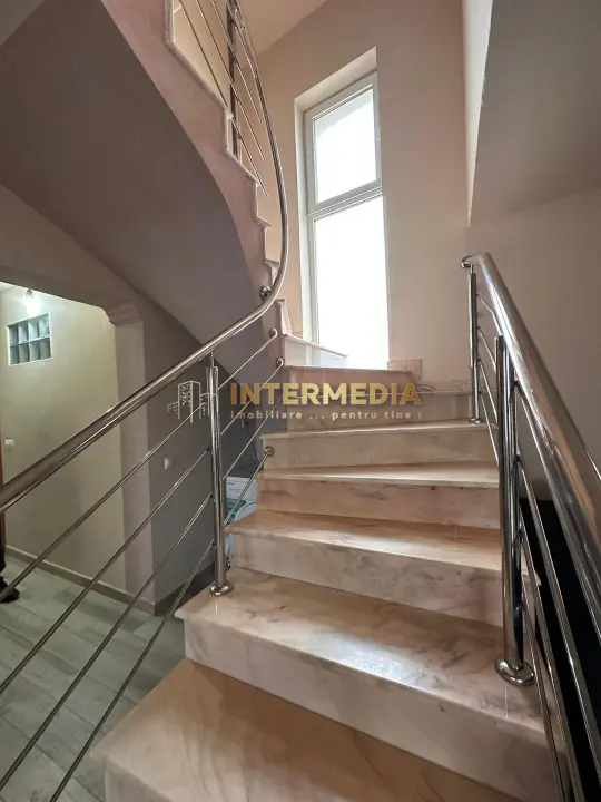 Casa in Centru finisata, mobilata, utilata complet, fotografia 5