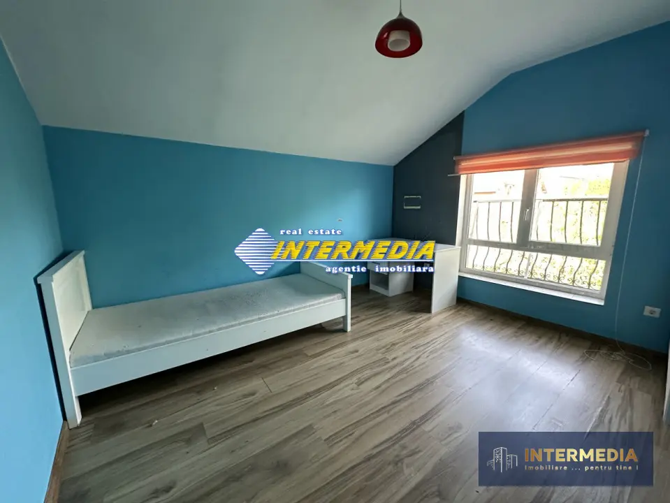 Proprietate 2 case curte pavata Teren 700 mp Hotel CETATE gard utilitati, fotografia 8