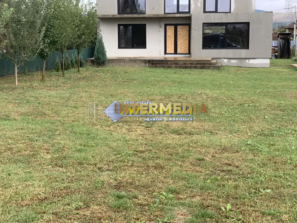 Casa noua semifinisata cu 4 camere de vanzare in Alba Iulia, fotografia 3