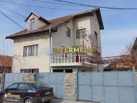 CASA 6 CAMERE, DE VANZARE, CENTRU, PRETABILA CABINETE, GRADINITA , BIROURI
