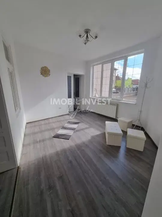 Casă individuală cu 4 camere, 995 mp teren și terasă de 35 mp, zona Centru, fotografia 7