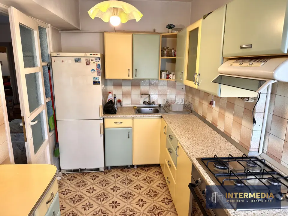 Apartament cu 3 camere decomandat, 80 mp utili, zona Centru, Alba Iulia, 2 balcoane, fotografia 9