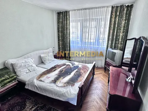 APARTAMENT 4 CAMERE, DE VANZARE, 90 MP, ETAJ 1, ZONA M-uri