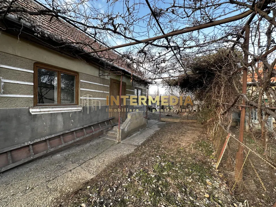 Teren Intravilan intrare Barabant 1242 mp. Imprejmuit Asfalt Utilitati Bransate, fotografia 4