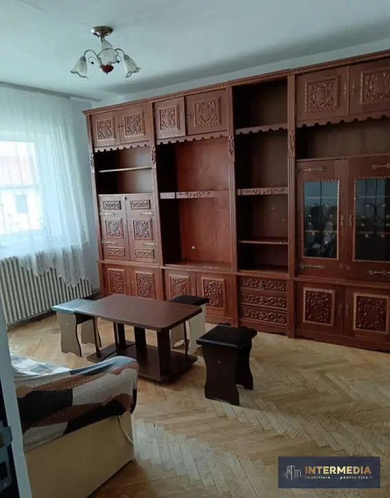 Apartament cu 3 camere decomandat, 2 băi, 2 balcoane, 70 mp, în Cetate, fotografia 3