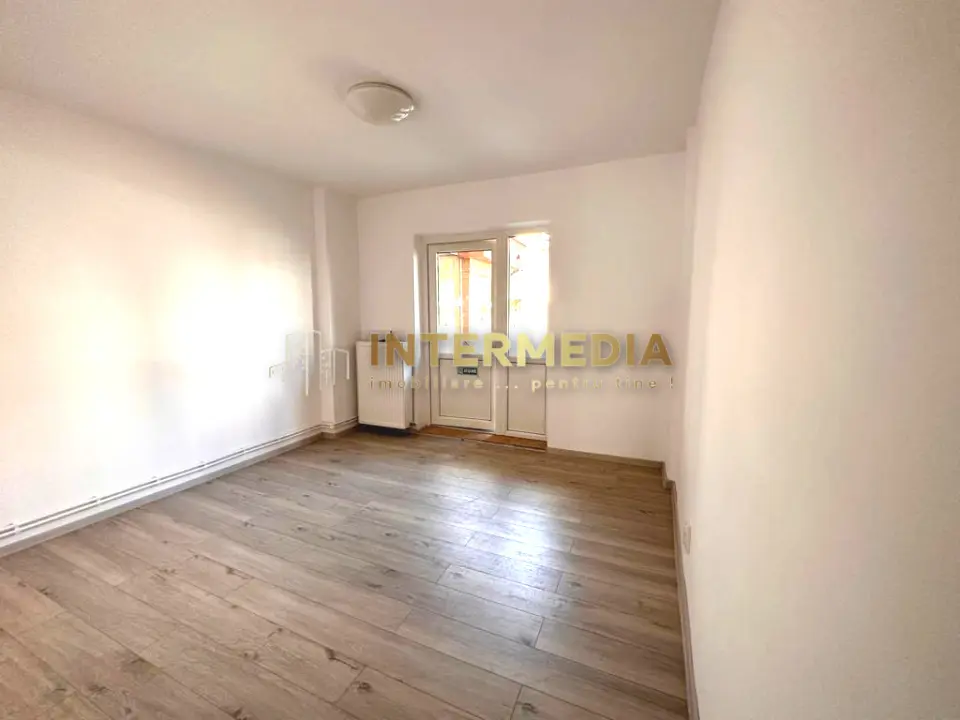 Inchiriere Spatiu Comercial la Bulevard 34 mp. finisat si utilat complet, fotografia 1