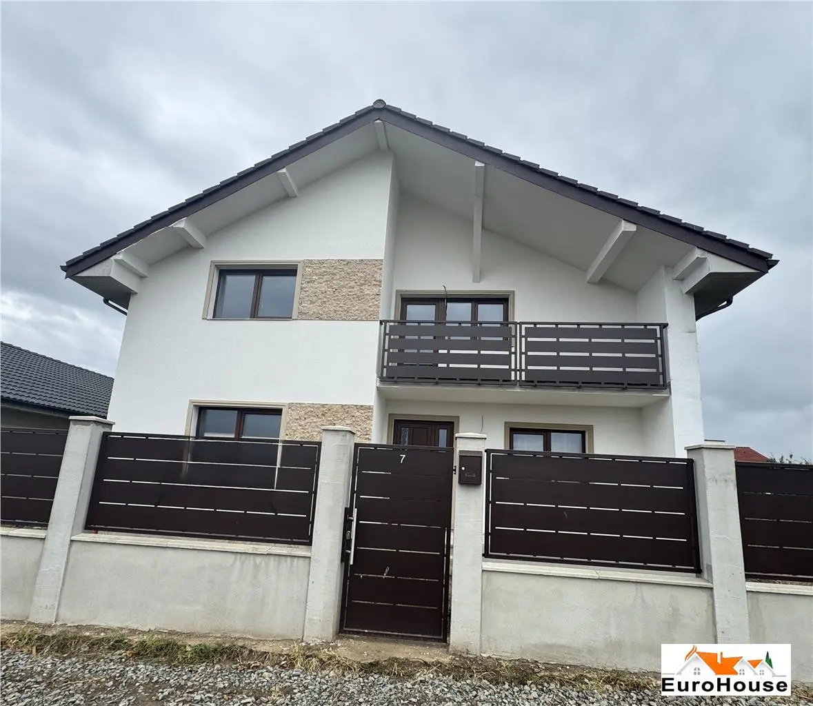 Casă de vânzare în Alba Iulia, zona Micești, 170 mp utili și teren de 390 mp, fotografia 1