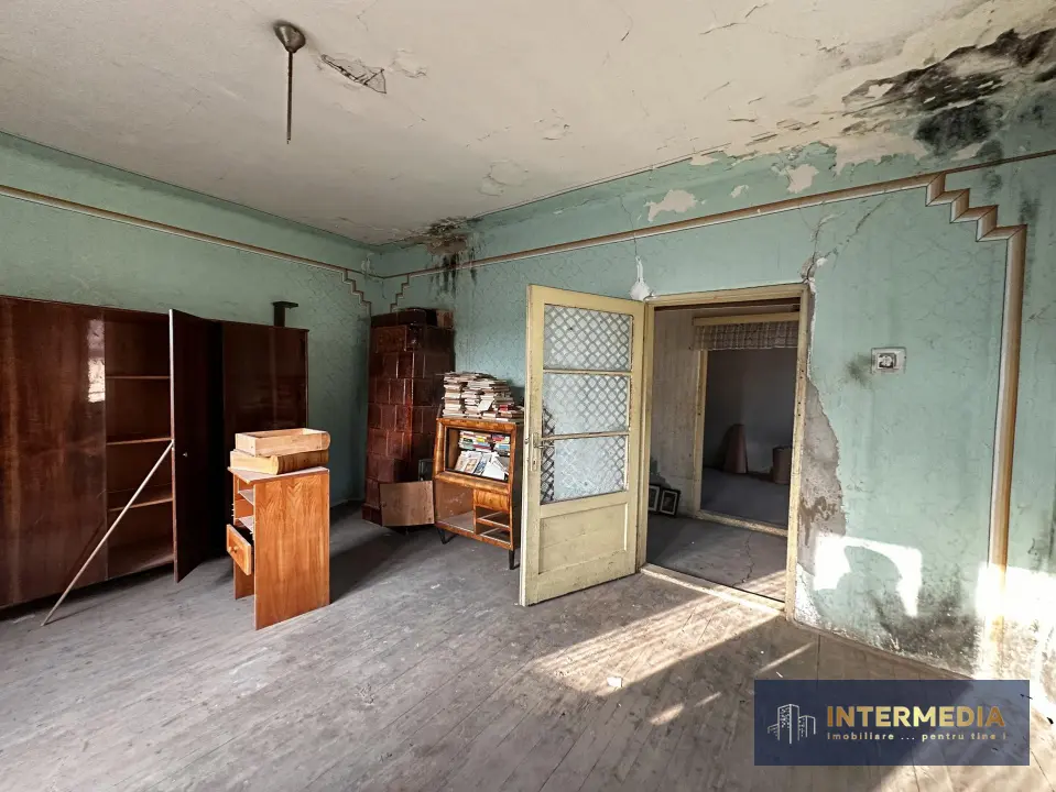 Casa Veche intrare Barabant 1242mp./17m Teren Gard Asfalt Bransamente Utilitati, fotografia 7