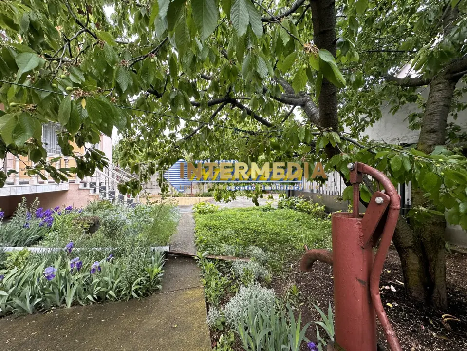 Vanzare Casa D+P+2E+Pod cu 10 camere, garaj si curte în zona Cetate, Alba Iulia, fotografia 2