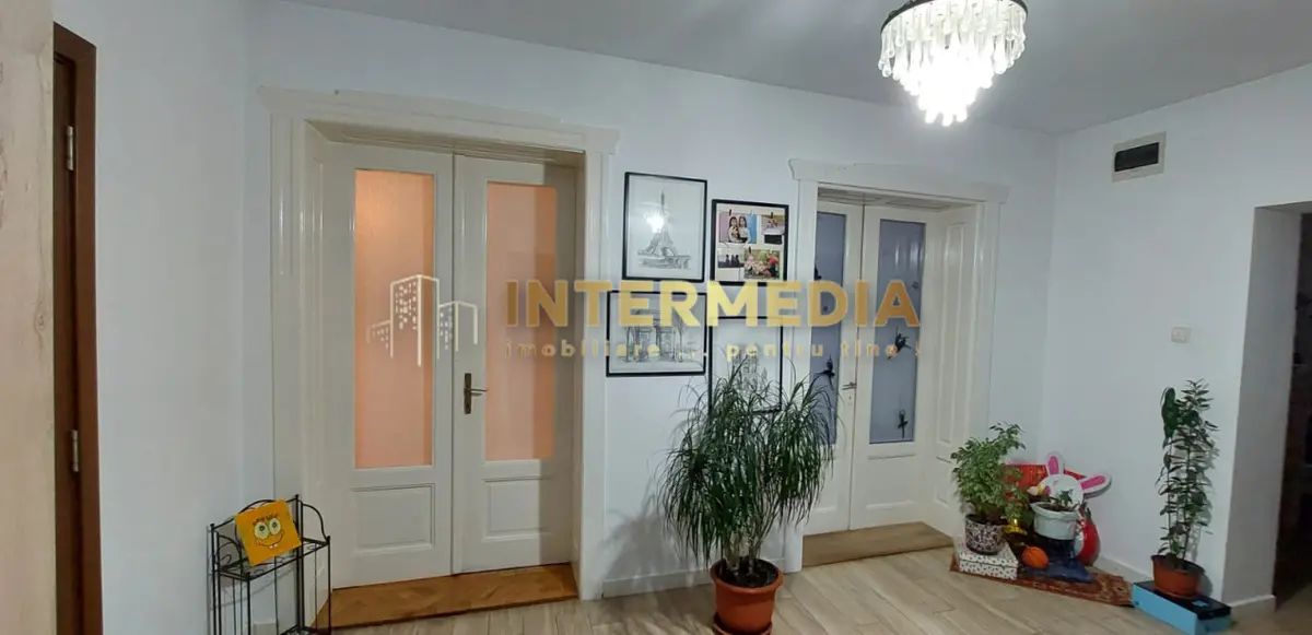 Casa cu 4 camere mobilata si utilata 593mp teren zona Centru, fotografia 8