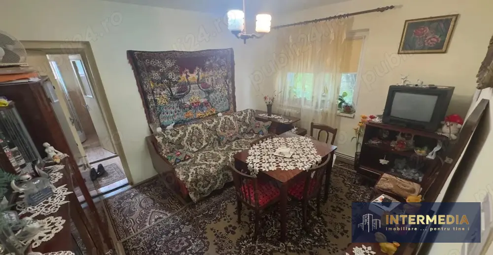 Apartament cu 3 camere semidecomandat, zona Cetate, Alba Iulia, etaj 2, fotografia 2