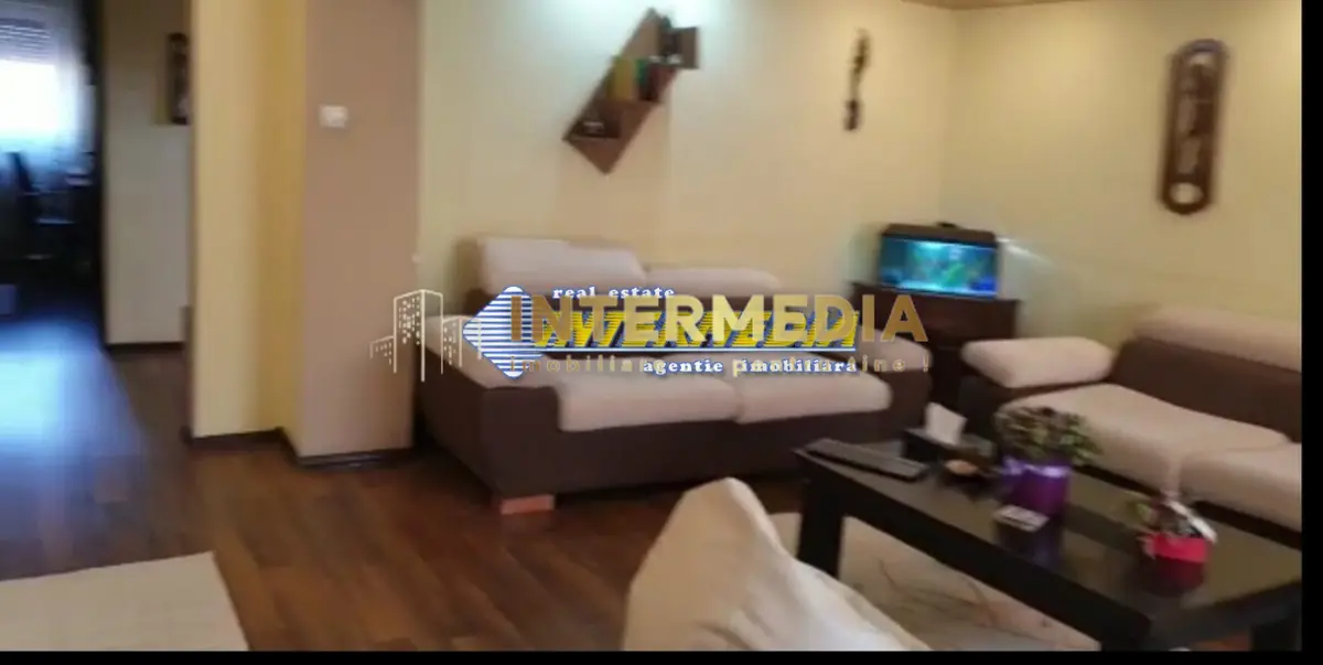 Apartament cu 4 camere decomandat etaj 3 Cetate, fotografia 6