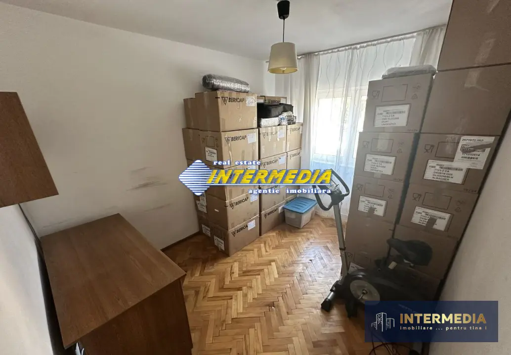 De Vanzare Apartament 4 camere decomandat 83 mp etaj 1 finisat complet, fotografia 3
