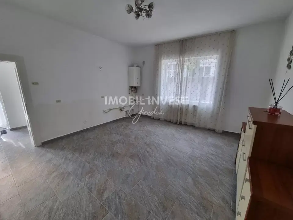 Casă individuală cu 4 camere, 995 mp teren și terasă de 35 mp, zona Centru, fotografia 9
