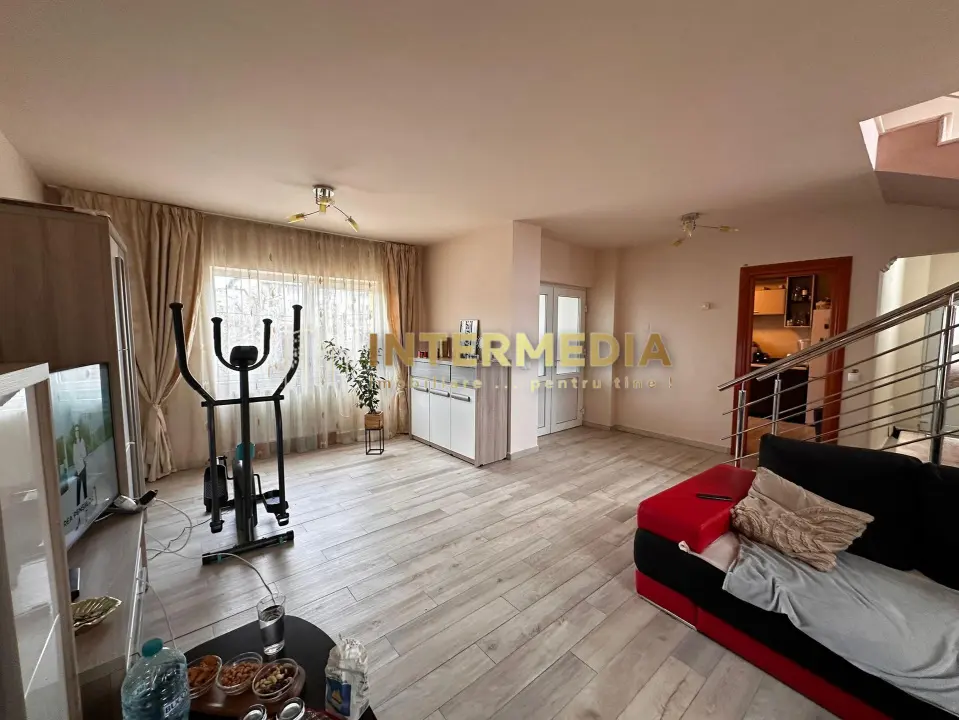 Casa in Centru finisata, mobilata, utilata complet, fotografia 3