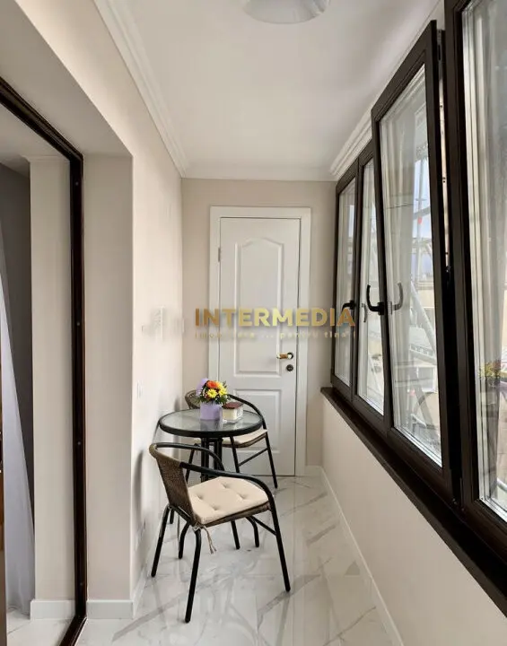 Apartament 3 camere 95 mp. RENOVAT Loc Parcare 2 Balcoane CETATE M-uri View Parc, fotografia 14