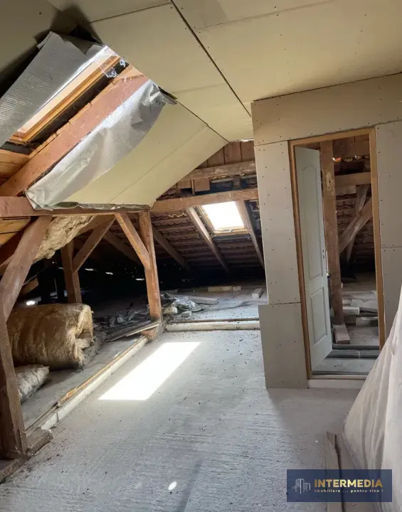 Apartament decomandat de 180 mp utili, 7 camere, în Alba Iulia, zona Cetate, fotografia 3