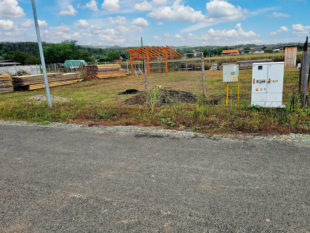 Teren 600 mp cu proiect de casă cu 4 camere, autorizație și utilități, Ciugud, fotografia 1