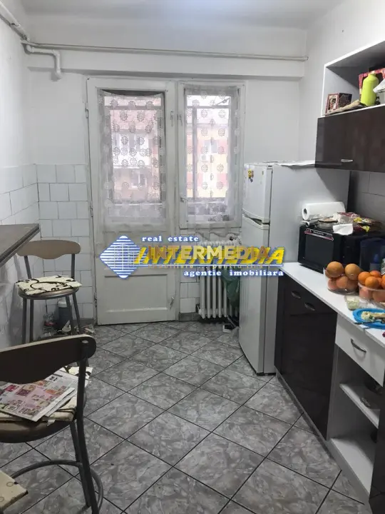 Vanzare apartament 4 camere deco bai 2 balcoane CETATE Closca bloc proprietate, fotografia 3