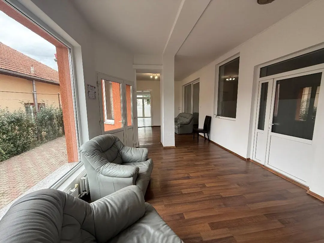 Casă individuală de vânzare în zona Cetate, aproape de Cetatea Alba Carolina, fotografia 1