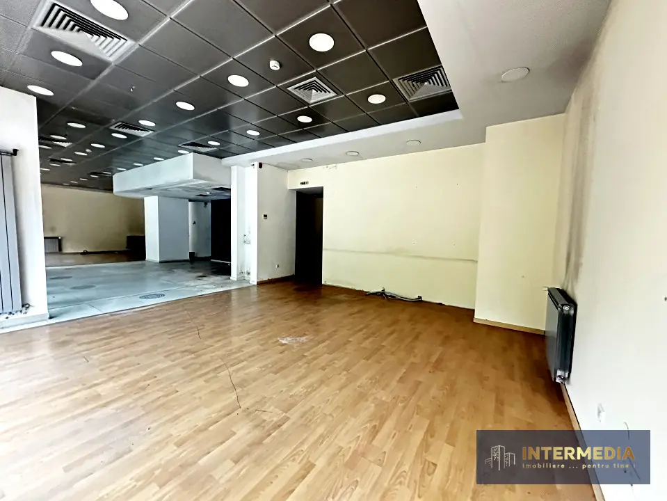 Închiriere spațiu comercial 173 mp, vitrine mari la bulevard, zona Cetate, Alba Iulia, fotografia 3