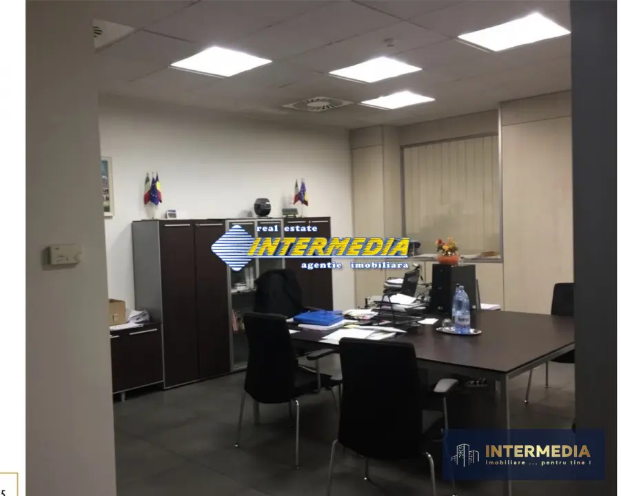 Spatiu Birouri 900 mp Cabinete Clinici Banci Shouroom-uri Alba Iulia Centru, fotografia 2