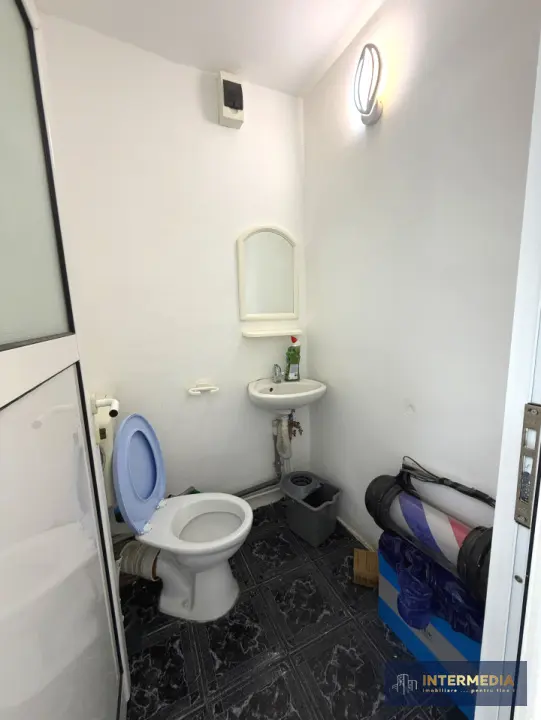 INCHIRIERE Spatiu Comercial CETATE Bulevard 34 mp. Centrala Termopane Contoare, fotografia 6