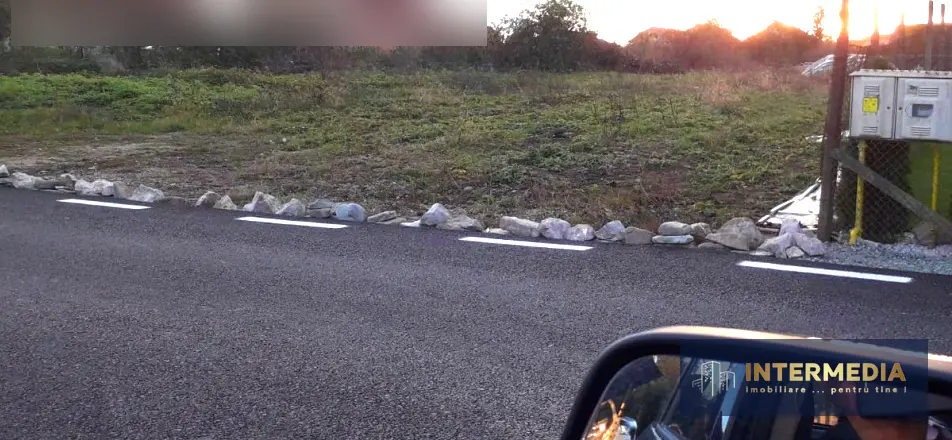 Teren intravilan de 3000 mp în Alba Iulia, zona Cetate, la drum asfaltat, cu utilități, fotografia 2