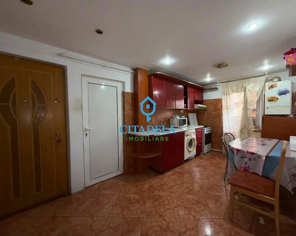 Apartament cu 2 camere decomandat, 64 mp, Alba Iulia, zona Tolstoi, fotografia 2