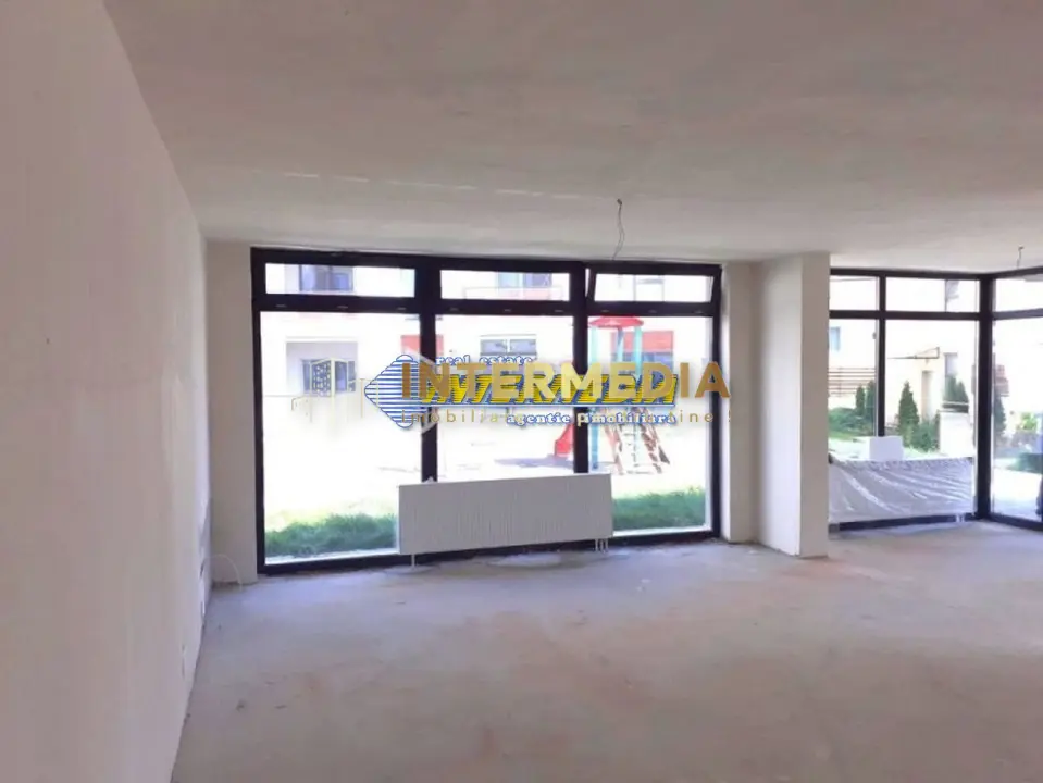 Spatiu comercial 200 mp Finisat cu Vad Comercial Vitrina Stradal Zona Stadion, fotografia 2