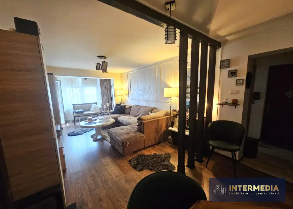 Apartament 3 camere decomandate în Cetate, Alba Iulia, etaj 3, mobilat, cu beci și parcare, fotografia 1