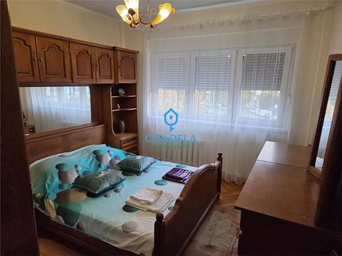 Apartament cu 3 camere de închiriat în Alba Iulia, zona Cetate, fotografia 1