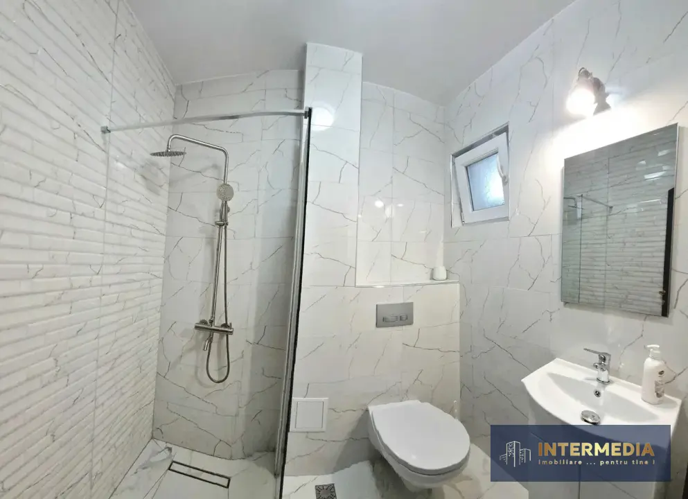 Apartament de închiriat în zona Cetate, Alba Iulia, 4 camere, bloc cu lift, fotografia 3