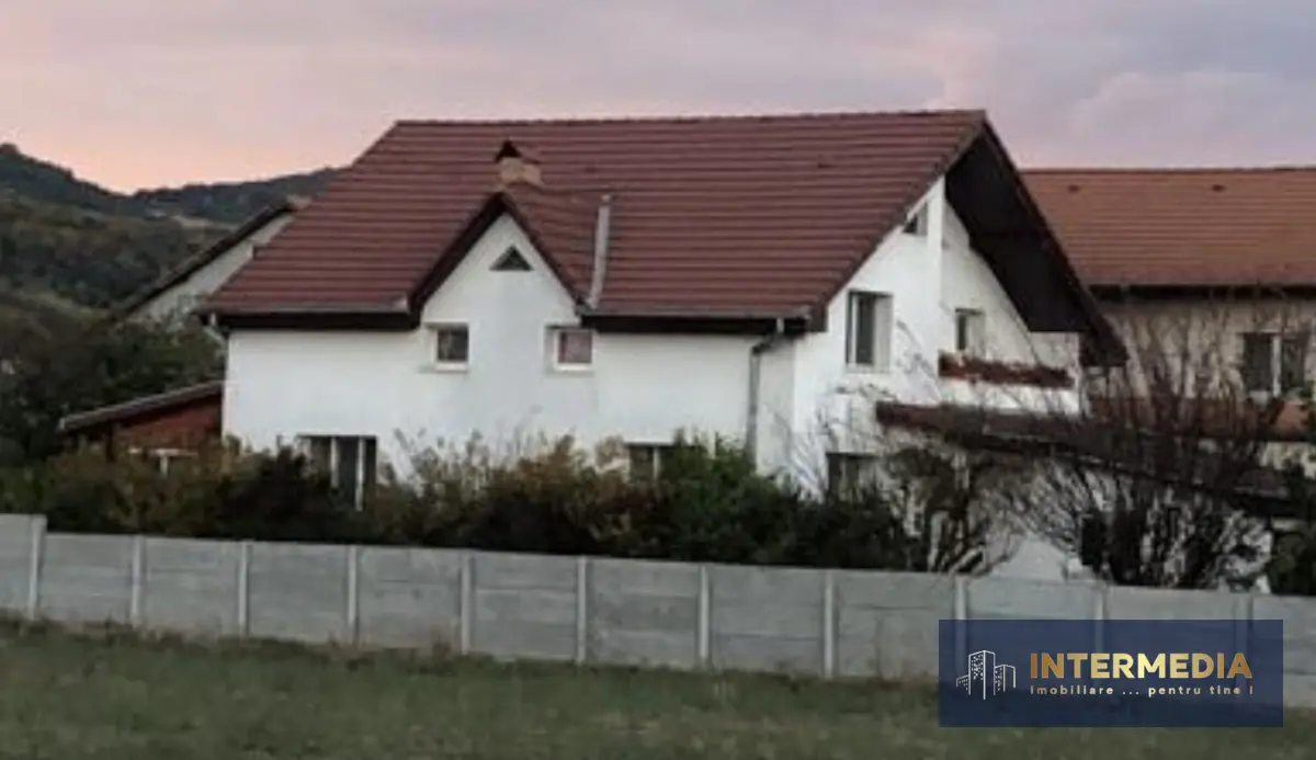 Casă P+1 cu 5 camere în Alba Iulia, zona Cetate, teren 1.350 mp, mobilată și utilată, fotografia 5