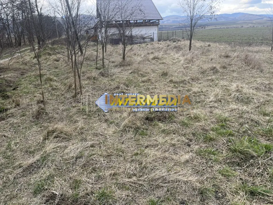 TEREN INTRAVILAN, 800 MP, IGHIU, LATIME 29 ML, IDEAL CASA SAU CABANA, fotografia 1