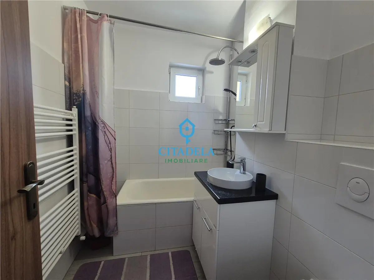 Apartament cu 3 camere decomandat, 2 băi, în Alba Iulia, zona Cetate, fotografia 2