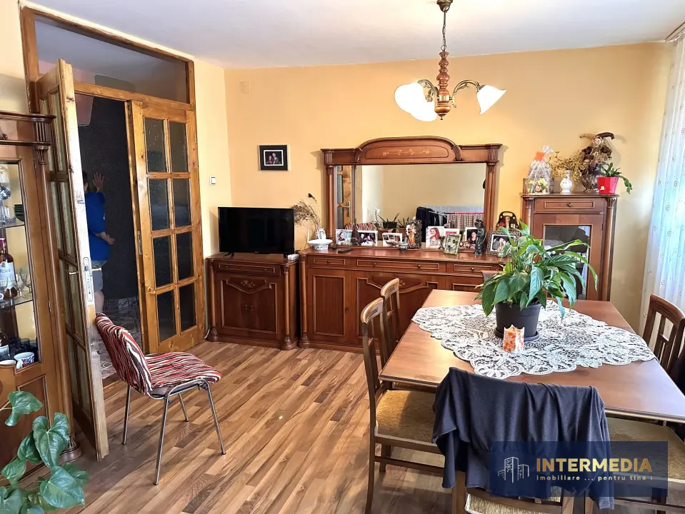 Vanzare Apartament 4 camere modificat in 3 CETATE M-uri vedere Parc 2 bai 2 balc, fotografia 7