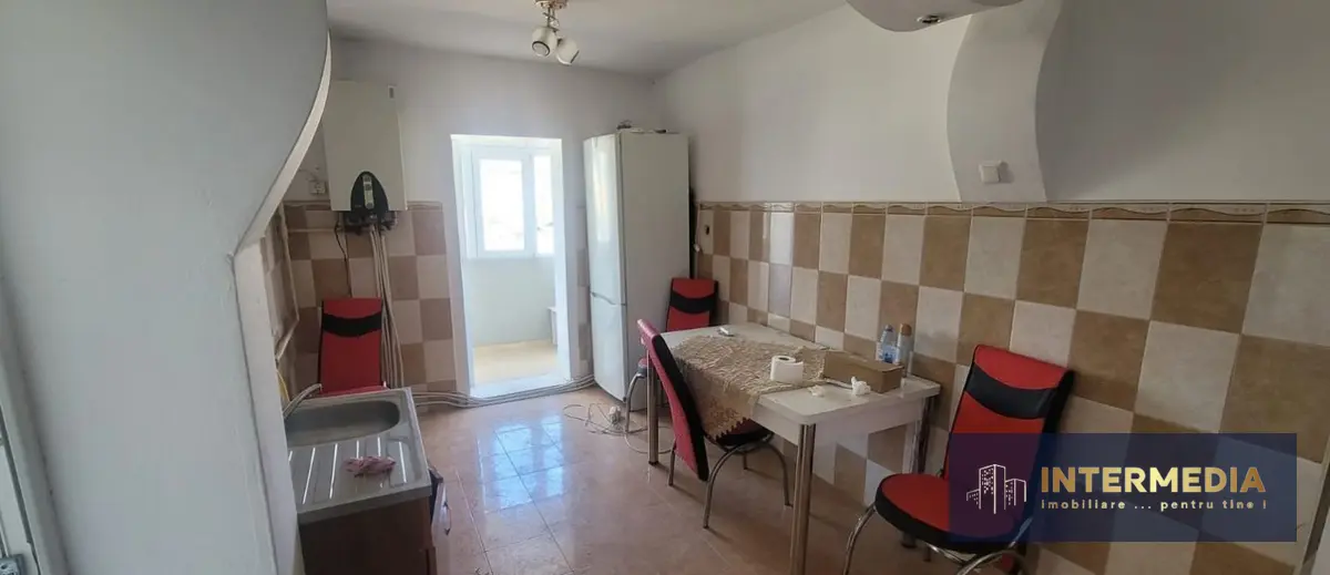 Apartament cu 2 camere de vânzare, decomandat, etaj 2, Alba Iulia, fotografia 2