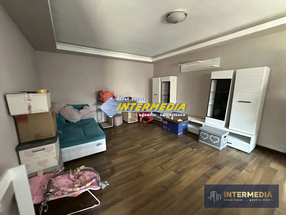 Proprietate 2 case curte pavata Teren 700 mp Hotel CETATE gard utilitati, fotografia 10
