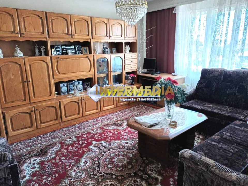 Casa de vanzare cu 4 camere in Cetate S+P+E zona Schit cu teren aferent 800 mp, fotografia 1