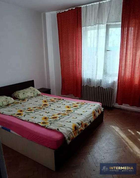 Apartament cu 3 camere decomandat, 2 băi, 2 balcoane, 70 mp, în Cetate, fotografia 1