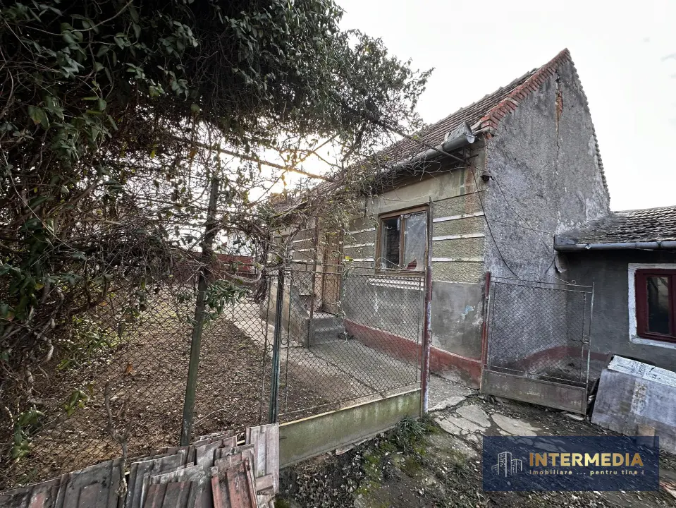 Casa Veche intrare Barabant 1242mp./17m Teren Gard Asfalt Bransamente Utilitati, fotografia 8