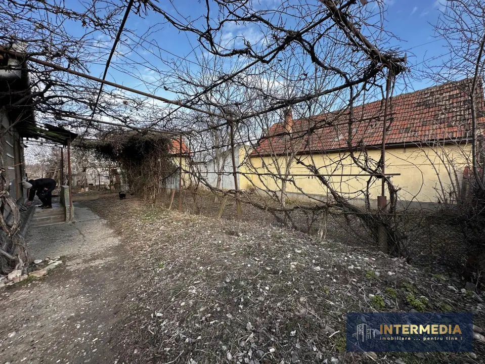 Casa Veche intrare Barabant 1242mp./17m Teren Gard Asfalt Bransamente Utilitati, fotografia 9