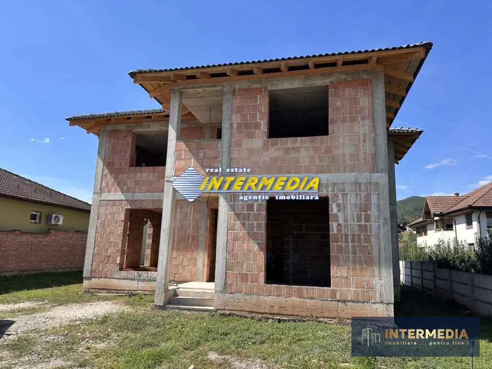 CASA LA ROSU i ALBA IULIA, 260 MP UTILI, TEREN 900 MP, TOATE UTILITATILE, fotografia 1