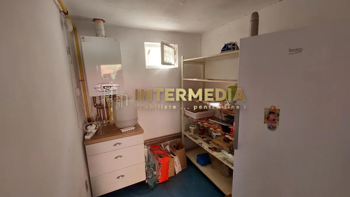 Casa cu 4 camere mobilata si utilata 593mp teren zona Centru, fotografia 11