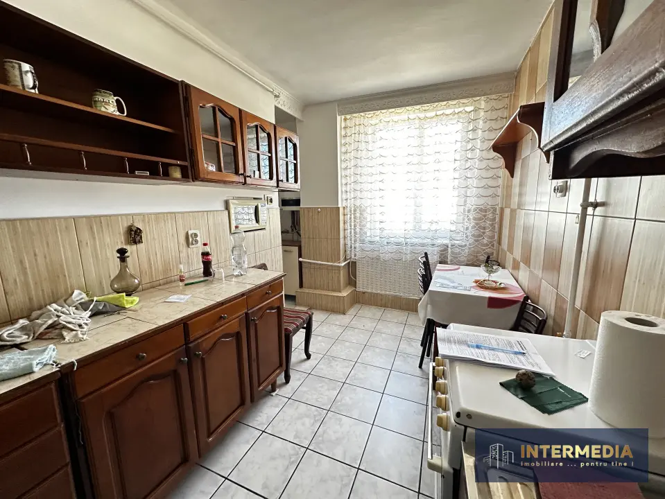 Apartament cu 3 camere decomandat, 62 mp, Ampoi 3, Alba Iulia, mobilat, fotografia 2
